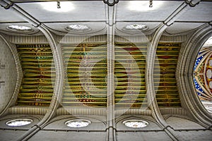 Arquitectura de una catedral de Madrid. photo