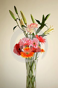 arrange flower in glass vase photo