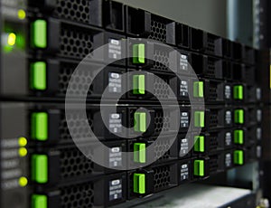 Array disk storage in data center