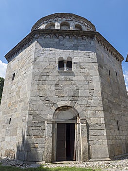 Arsago Seprio, Italy: church of San Vittore photo