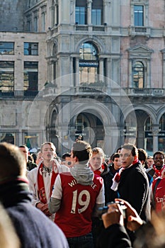 Arsenal soccer fans singing in Milan