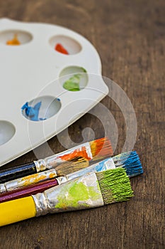 Art paint brushes and paint palette photo