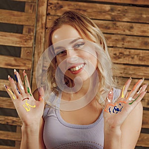 Art therapie concept. Beautiful young woman with colorful painted hands