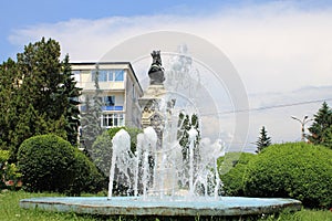 Artesian well and the statue of Radu Negru Basarab