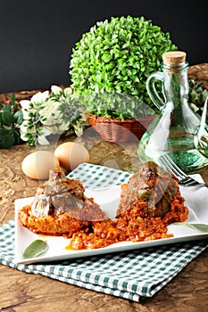 Artichokes with tomato sauce and omelette