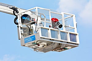 Articulated aerial hydraulic platform