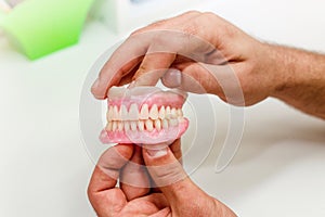 Artificial teeth arrangement of full mouth