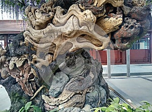 Artificial tree trunk--scene making technology