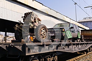 Artisanal gunnery and SVBIED of terrorists on a railway flatcar