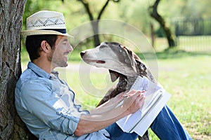 artist outdoors sketching picture dog