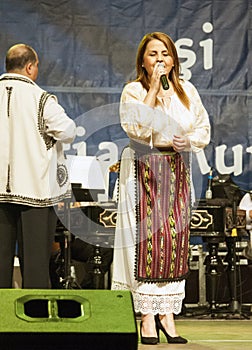 Artists in folk costume from ,TÃÂ¢rgu Jiu 2