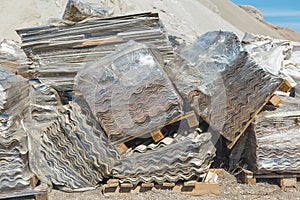 Asbestos landfill . Roof covering material with asbestos fibres . Asbestos roof removal .