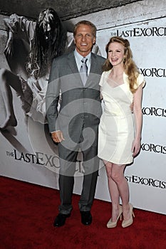 Ashley Bell,Patrick Fabian