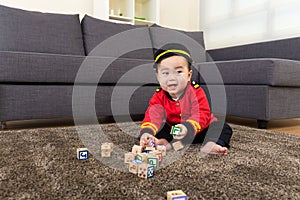 Asia baby boy play toy block
