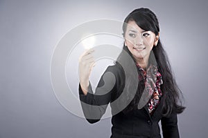 Asian business woman with light bulb