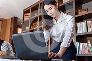 Asian businesss woman using notebook computer