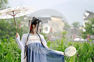 Asian Chinese woman in traditional Hanfu dressÃ¯Â¼Åclassic beauty in Chin