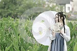 Asian Chinese woman in traditional Hanfu dressÃ¯Â¼Åclassic beauty in Chin