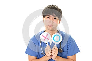 Asian doctor with a Yes or No sign