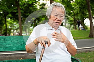 Asian elderly people with certain symptoms,difficulty breathing,suffering or heart problems,Communicates the symptoms of heart photo