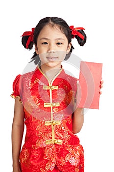 Asian girl in chinese cheongsam dress with red envelope