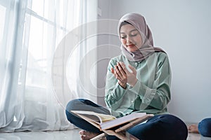 Asian hijab young women pray