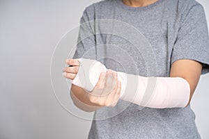 Asian keeps broken arm in the studio, accident at home , injury