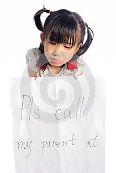 Asian little girl get lost with parent information contact