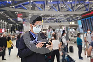 Asian men wear masks, protect against coronary viruses, prevent infectious diseases and prevent the flu in airports and