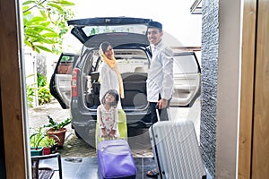 Asian muslim family travelling concept