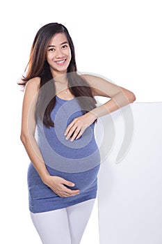 Asian pregnant woman with a blank whiteboard, isolated