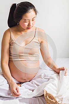 Asian pregnant women fold the diaper