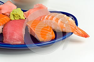 Asian Raw Fish Sushi Dinner w/ Shrimp Tuna Salmon