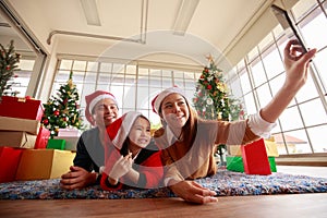 Asian Selfie holding smartphone Taking picture. Happy young family with kids fun celebrating Christmas. Christmas time. My dad,