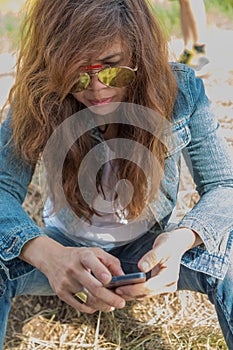 Asian slightly curly hair women wear sunglasses is playing smart