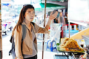 Asian tourist unhappy with overpriced street food