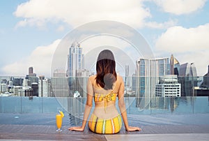 Asian traveller woman sleep and relax at swimming pool