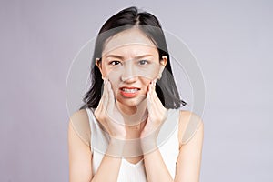 Asian woman feels pain because of wisdom teeth