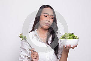 Asian woman hate salad