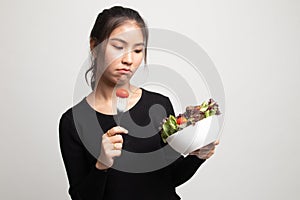 Asian woman hate salad