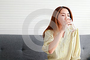 Asian woman sick with flu She stays at home.