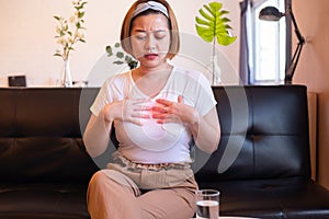 Asian women having or symptomatic reflux acids,Gastroesophageal reflux disease,Drinking water