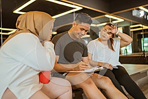 asian women listening male trainer evaluation
