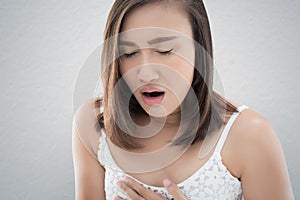 Asian women are vomiting because of morning sickness photo