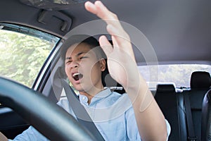 Asians shocked to sit in car after car accident photo