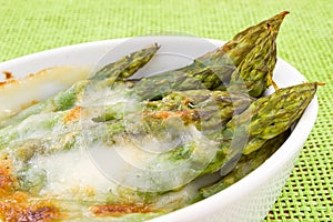 Asparagus baked with bÃ©chamel