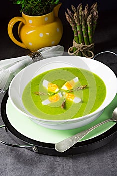 Asparagus cream soup with egg