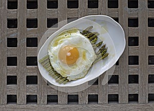 Asparagus with egg, asparagi con uovo