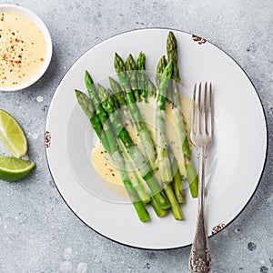 Asparagus in hollandaise sause