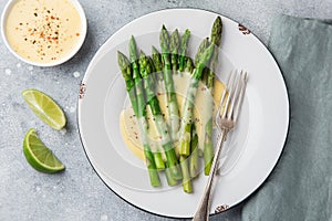 Asparagus in hollandaise sause